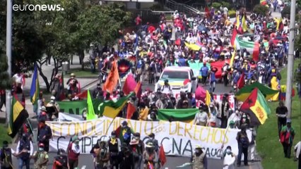 شاهد: آلاف السكان الأصليين في كولومبيا يتظاهرون طلباً للقاء رئيس البلاد