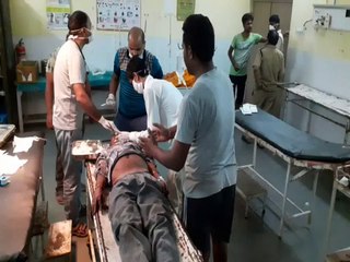 अनियंत्रित ट्रोला घर में घुसा, पत्नी की मौत, पति गंभीर घायल