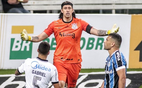 Colunista do L! critica perseguição por parte da torcida do Corinthians ao goleiro Cássio