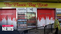 The Plastic Bag Store opens to coincide with NY's plastic bag ban
