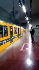 Un tren descarriló en la línea E del subte porteño
