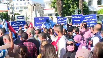 شاهد: وقفة احتجاجية للعاملين بوكالات السفر أمام وزارة السياحة التونسية
