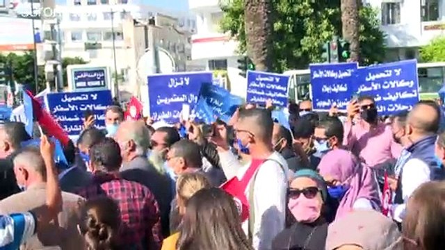 شاهد: وقفة احتجاجية للعاملين بوكالات السفر أمام وزارة السياحة التونسية