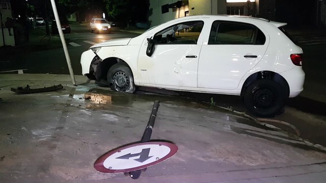 Motorista fica ferido após colisão entre Gol e Corsa na região do Ciro Nardi