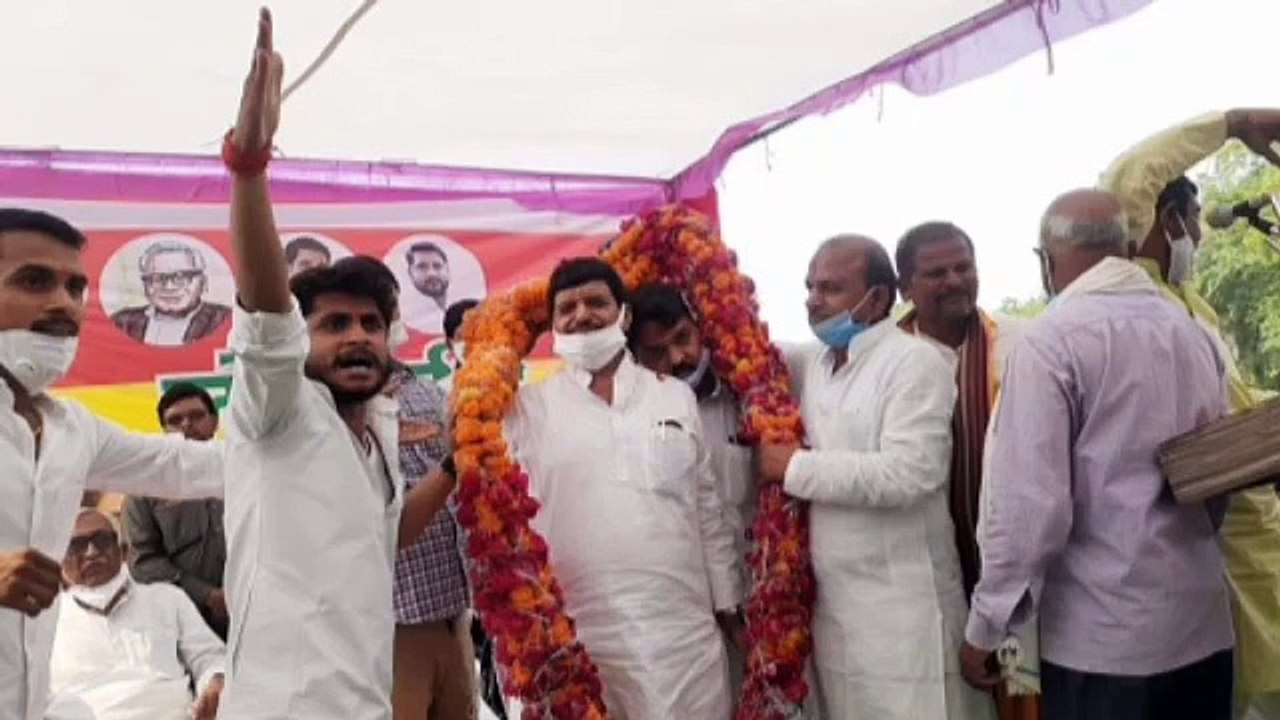 ग्रामीण कार्यक्रम में शामिल होने पहुंचे शिवपाल सिंह यादव का हुआ स्वागत