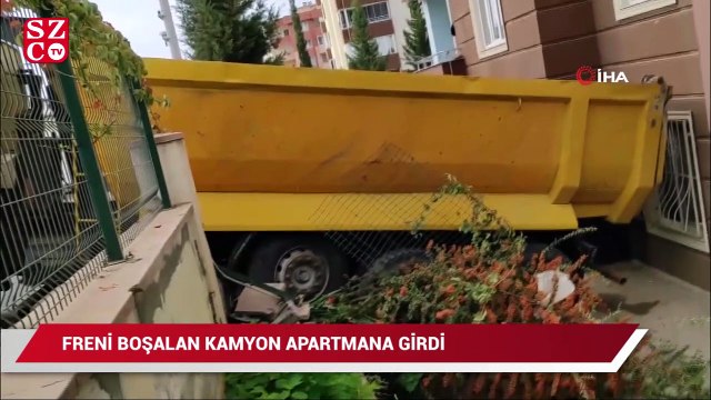 Freni boşalan hafriyat kamyonu apartmana girdi