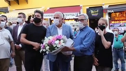 Ünlü oyuncularla fotoğraf çektiren muhtarın testi pozitif çıktı