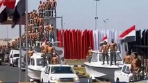 Parade militaire égyptienne : Soldats torses nus et luisants