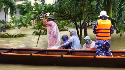 Vietnã sofre com enchentes