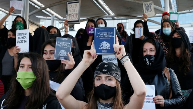 Chile referendum: Will Chileans opt for a new constitution?