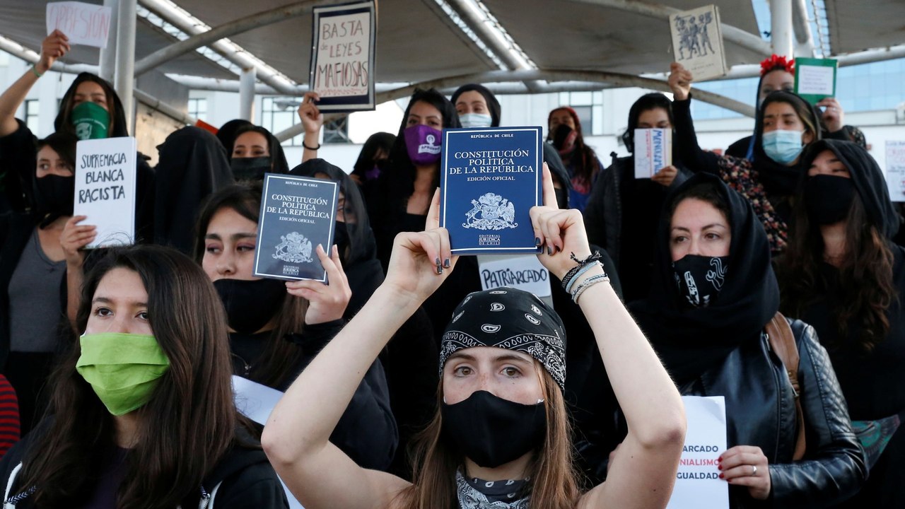 Chile referendum: Will Chileans opt for a new constitution?