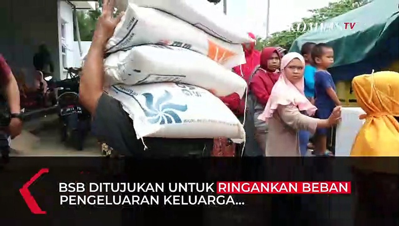 Warga Kecamatan Cisaat Sukabumi Terima Bantuan Sosial Beras 30 Kg