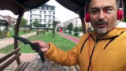 Parkta cüzdan bulan belediye başkan yardımcısı, geri vermek için "çöpleri temizleme" şartı koştu