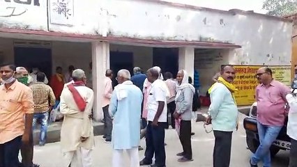 अमेठी तहसील में तहसीलदार कोर्ट के सामने नही हो रहा कोरोना प्रोटोकॉल का पालन