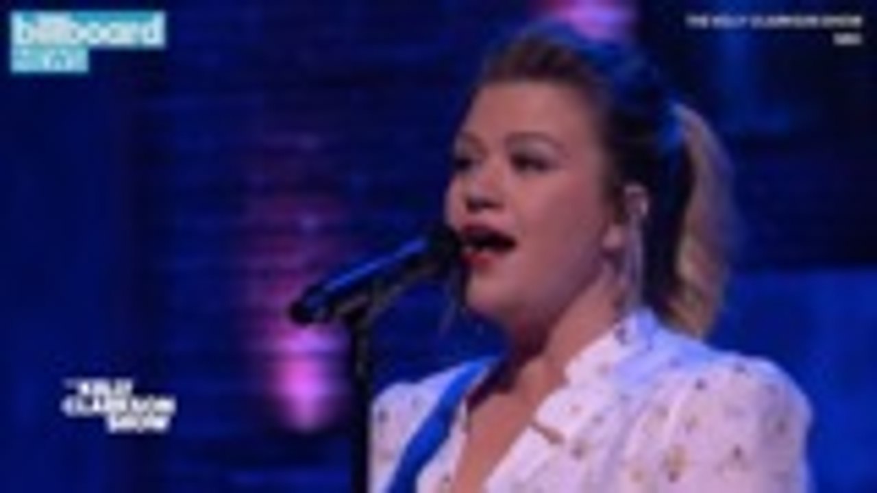 Kelly Clarkson Covers Norah Jones "Don't Know Why" For Special Fan Tribute | Billboard News