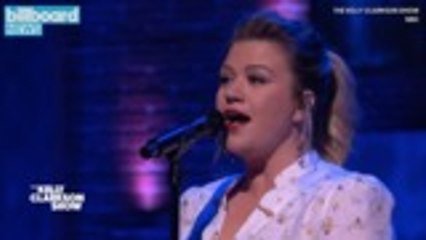 Kelly Clarkson Covers Norah Jones "Don't Know Why" For Special Fan Tribute | Billboard News
