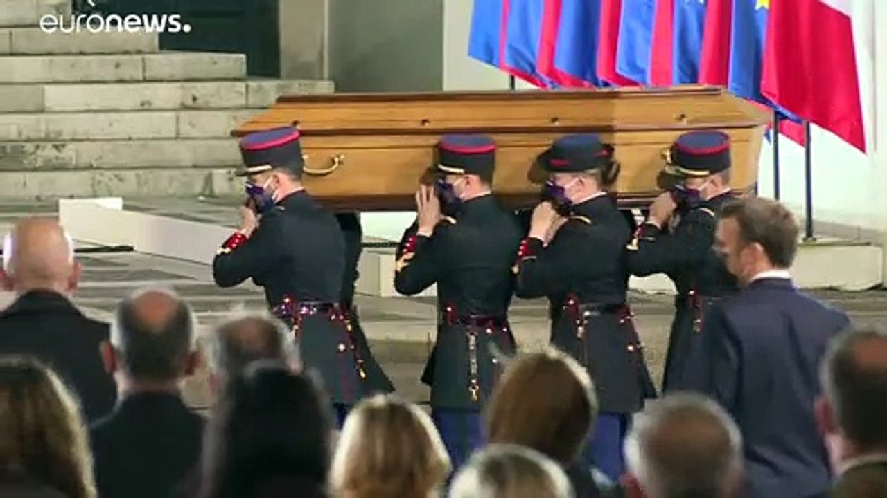 Εμανούελ Μακρόν: «Κύριε καθηγητά, τα φώτα δεν θα σβήσουν ποτέ»