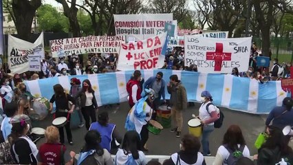 Enfermeros de Buenos Aires renuevan reclamo por salarios