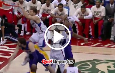 Pau Gasol recibiendo al tren Blake Griffin