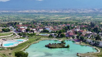 Pamukkale in Denizli die Kalksinterterrassen von Pamukkale in der Türkei eine atemberaubende Naturschönheit.