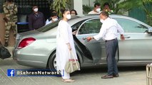 Pregnant Kareena Kapoor Glows In A White Kurta At Airport