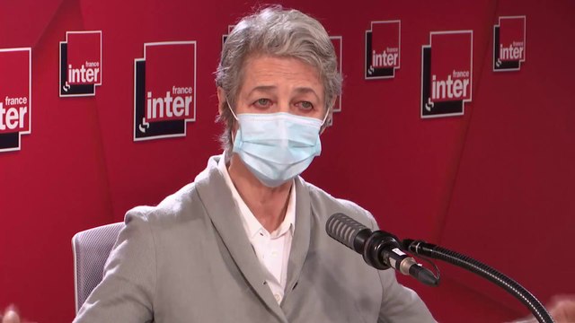 Charlotte Rampling, actrice dans Last Words : Les personnages qui restent sont tous isolés, jusqu'à ce qu'ils arrivent à trouver un projecteur et regarder de vieux films.