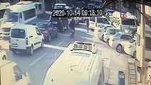 Araçları sollamaya çalıştı, park halindeki araca böyle çarptı