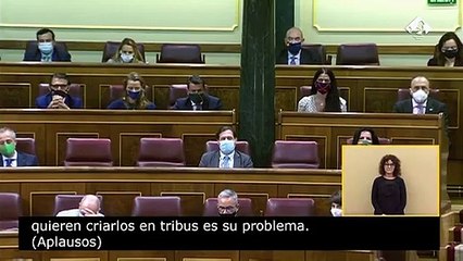 Abascal a las diputadas de Unidas Podemos: "¿Salen mujeres aquí a hacer caricatura porque se lo ha ordenado el machito alfa? ¿A ustedes también le requisan la tarjeta del móvil?"