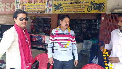 कस्बे वासियों ने फूल मालाओं के साथ किया विदाई समारोह