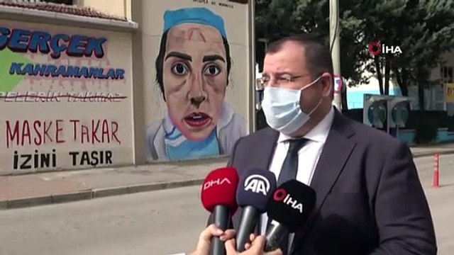 Sağlık çalışanlarının zorlu mücadelesi trafoya resmedildi