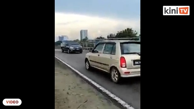 Mencemaskan! Warga emas pandu lawan arus kerana tiada kad Touch 'n Go