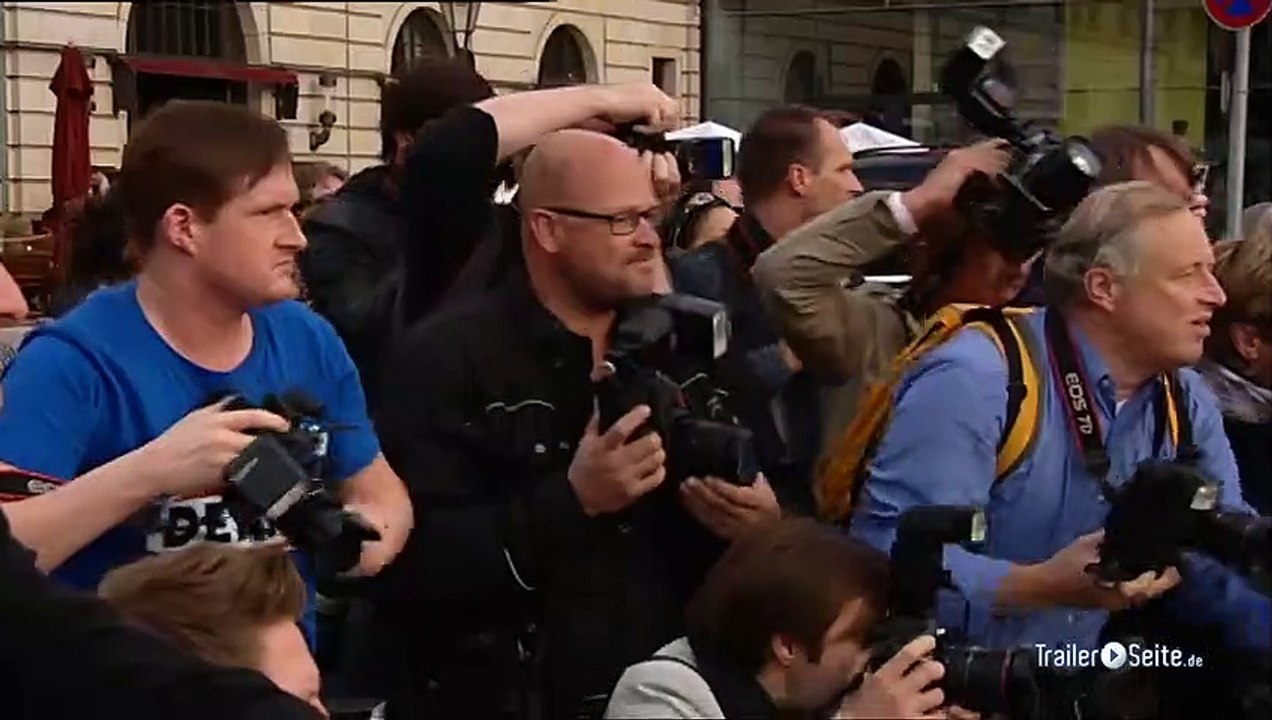 Matthias Schweighöfer rennt im Schlüpfer durchs Brandenburger Tor (2012)