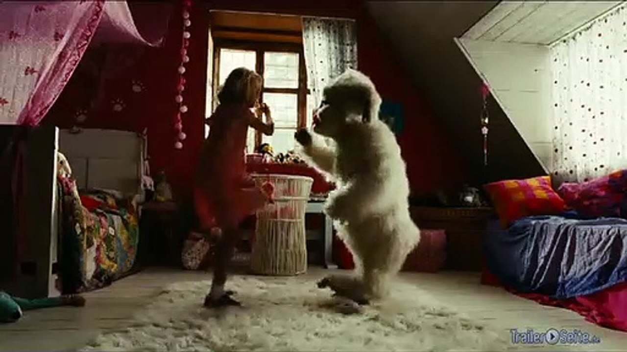 Ausschnitt: Marcella und Yoko tanzen