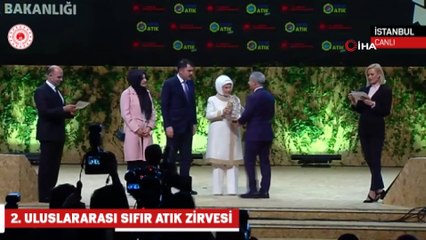 Ambalaj atığı toplama ayırma tesisi örnek gösteriliyor