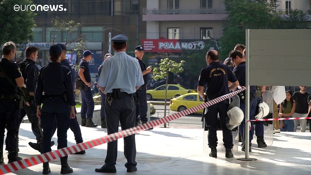 La justice grecque ordonne l'emprisonnement du chef du parti néo-nazi Aube dorée