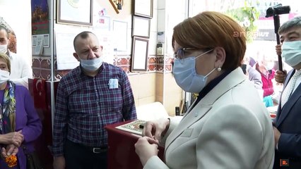 Akşener'le esnafın gülümseten diyaloğu