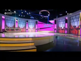 My style rocks: Το λευκό κοστούμι της Στικούδη και το βαθύ ντεκολτέ