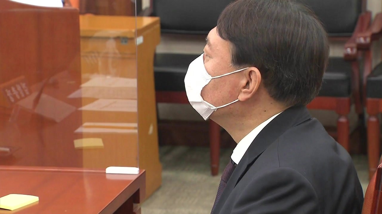 윤석열 "압력 있어도 소임 다할 것"...거취 논란 일축 / YTN