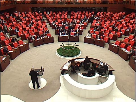 Gergerlioğlu, Kürt köylülerine defalarca 'Biz insanız' dedirten iktidarınıza yazıklar olsun dedi; sıralardan sesler yükseldi