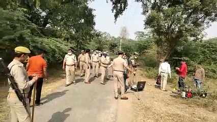 Video herunterladen: जंगल में पुलिस और बदमाशों के बीच मुठभेड़ में तीन बदमाश घायल