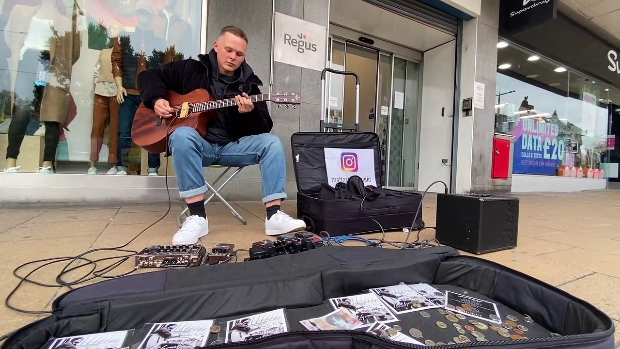 Edinburgh busker is bought a new guitar by White Stripes star Jack White