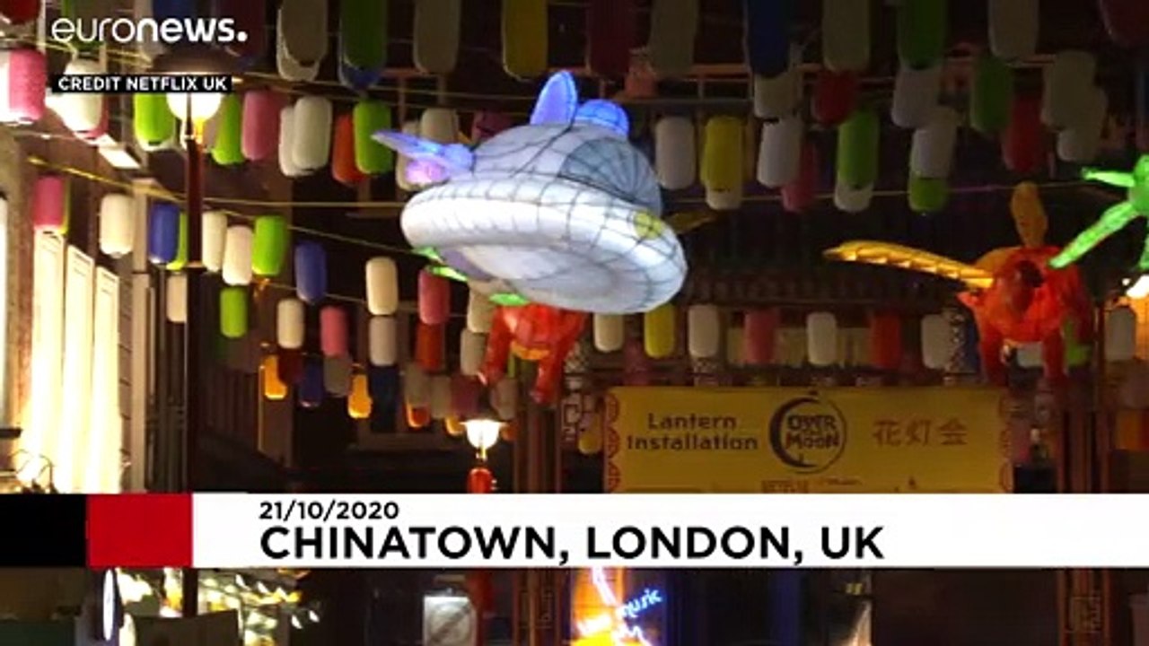 Lampion-Installation in London  zum Film 'Over the Moon'