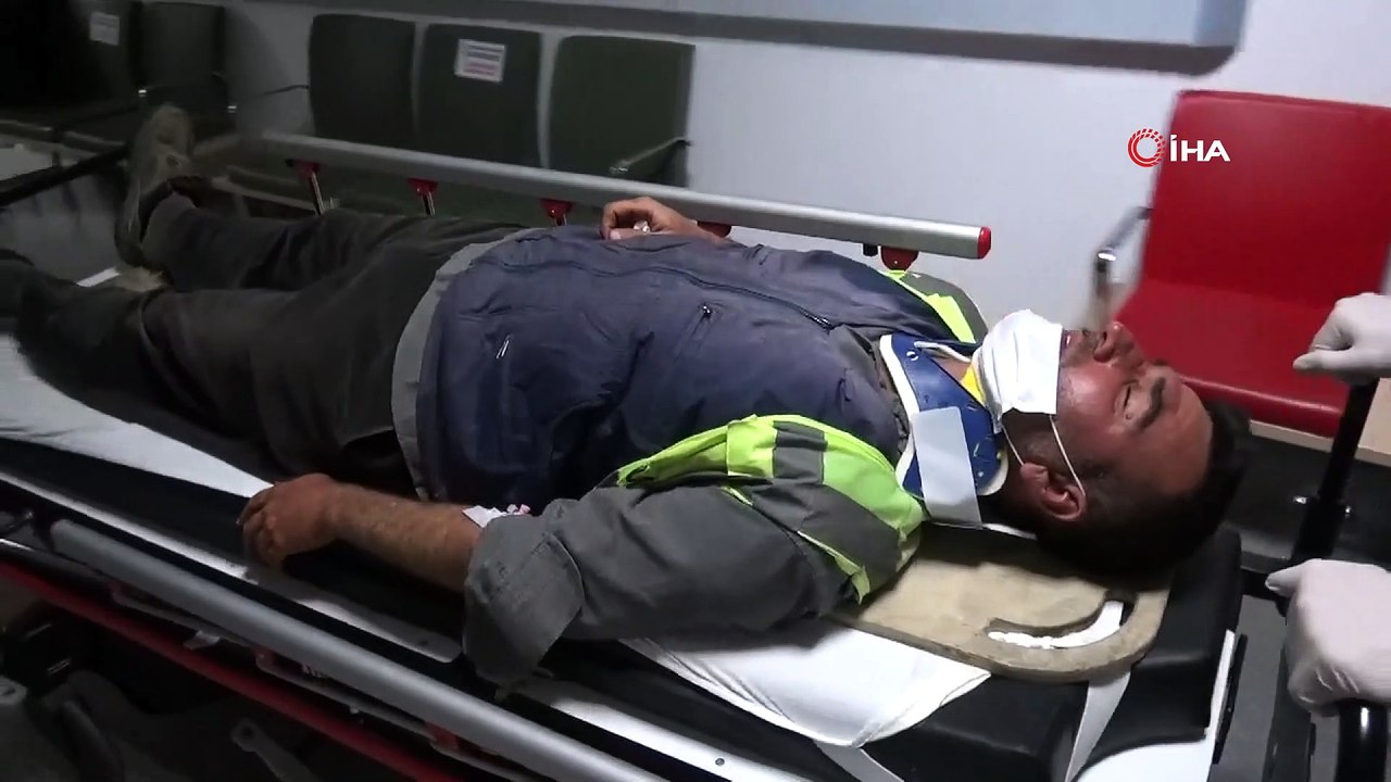 Otoyol işçilerini taşıyan minibüs devrildi: 14 yaralı