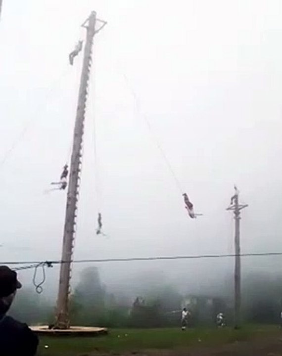 Un volador de Papantla cayó al vacío desde 15 metros de altura