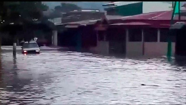 n7-Inundaciones-dejan-22-casas-dañadas-y-120-personas-afectadas-en-Desamparados 221020.jpg