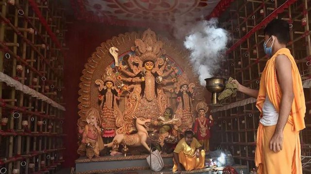 Kolkata celebrates Durga puja in view of Corona guidelines