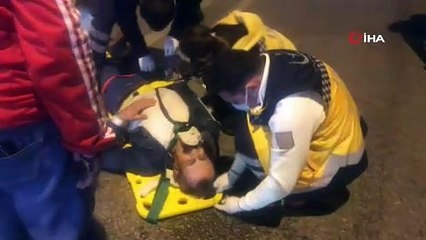 Yolun karşısına geçmeye çalışan yaşlı adama çarpan araç kaçtı