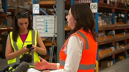 Tải video: Qld Premier says she will aim to open borders by Christmas