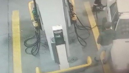 Çaldıkları otomobili böyle ittiler