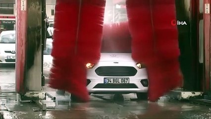 İstanbul’a Çamur Yağdı, Vatandaşlar Oto Yıkamacılara Koştu